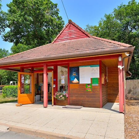 Camping Etang De La Vallee Combreux Exterior foto
