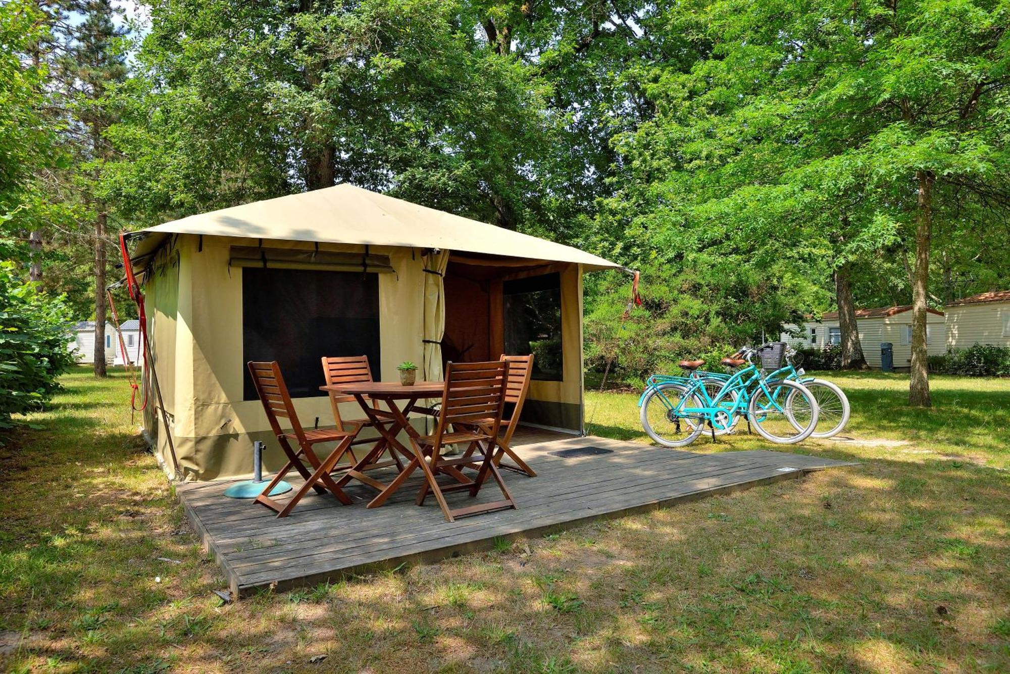 Camping Etang De La Vallee Combreux Exterior foto